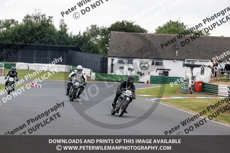 Vintage motorcycle club;eventdigitalimages;mallory park;mallory park trackday photographs;no limits trackdays;peter wileman photography;trackday digital images;trackday photos;vmcc festival 1000 bikes photographs